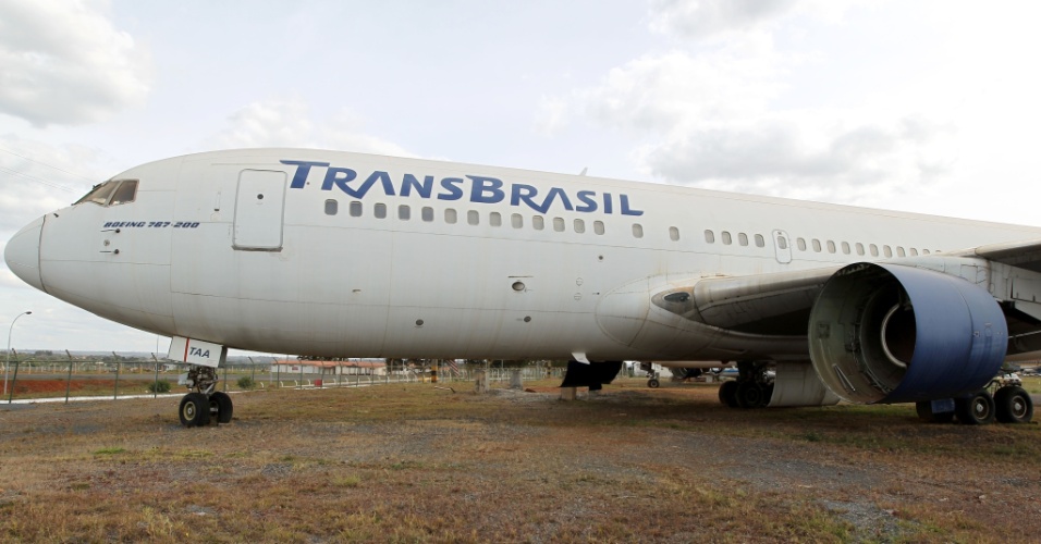 os-avioes-da-extinta-transbrasil-que-estao-ha-anos-parados-no-aeroporto-de-brasilia-receberam-autorizacao-da-justica-para-serem-desmontados-1342124005658_956x500