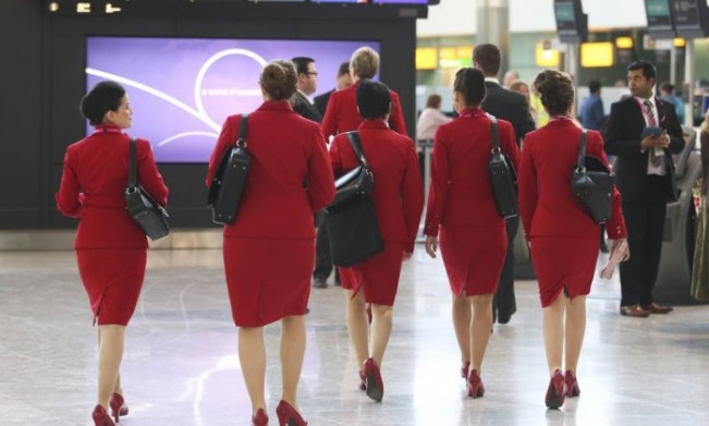 Comissárias de bordo da Virgin: Companhia foi a primeira a eliminar a tradicional primeira classe - Chris Ratcliffe / Bloomberg/30-4-2014