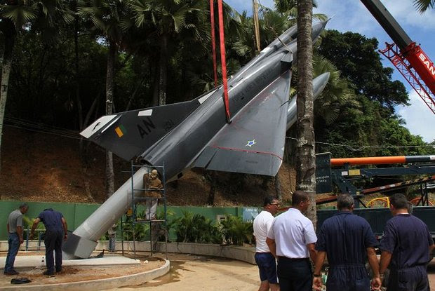 Monumento Mirage situado na Praça Orugan (Foto: Evandro Veiga/CORREIO)