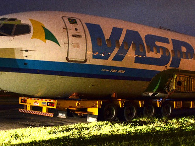 Boeing arrematado em leilão da Vasp foi levado para Araraquara para ser espaço de festas (Foto: Thaisa Figueiredo/G1)